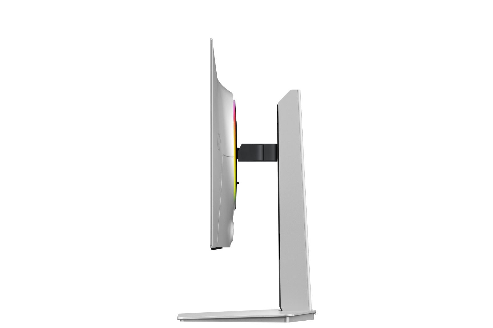 Vista laterale di un monitor argento su supporto con illuminazione RGB sul retro, su sfondo bianco.