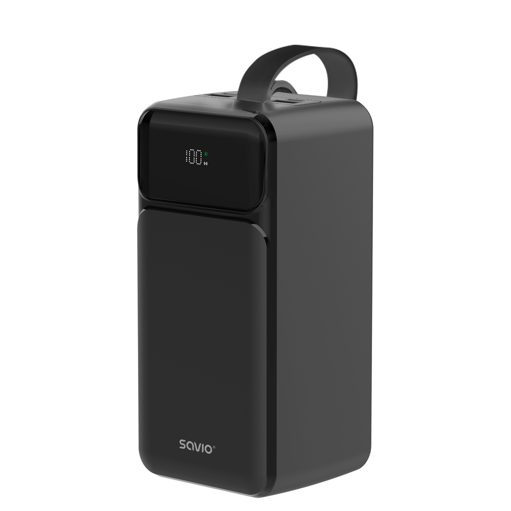 Czarny powerbank z cyfrowym wyświetlaczem pokazującym 100 procent, uchwytem i logo Savio z przodu.