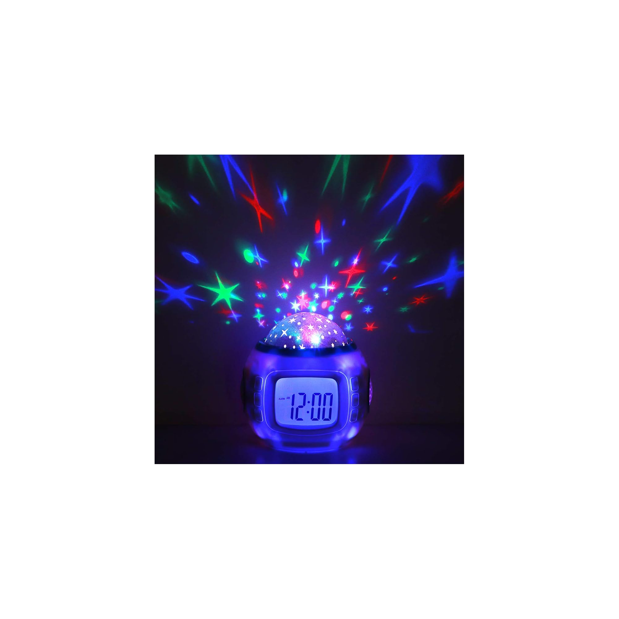 Ein digitaler Wecker leuchtet blau und projiziert bunte Sterne und Lichter an die Decke.