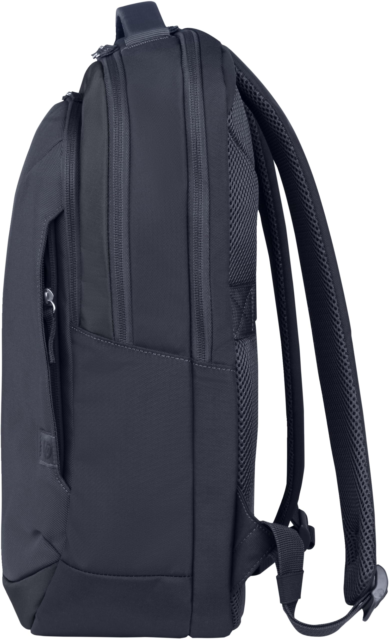Vista laterale di uno zaino nero con scomparti multipli con zip e spallacci imbottiti.