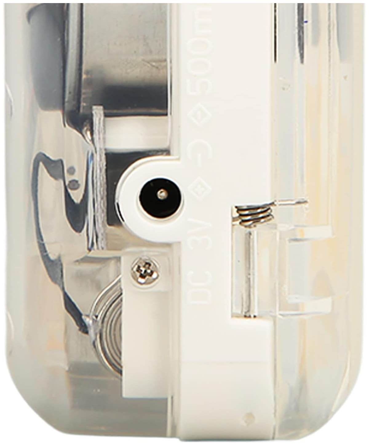 Nahaufnahme eines elektronischen Geräts mit transparentem Gehäuse, DC 3V Anschluss und Batteriehalter mit Feder.