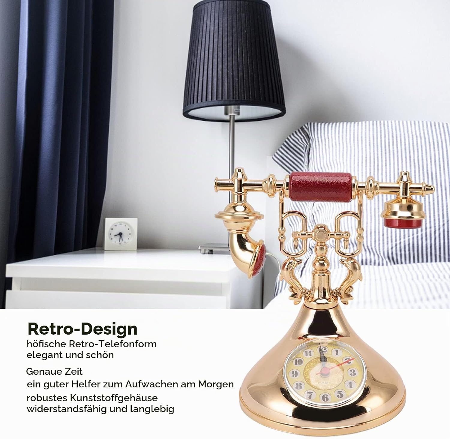 Ein goldener Retro-Telefonwecker steht auf einem Nachttisch vor einem Bett.