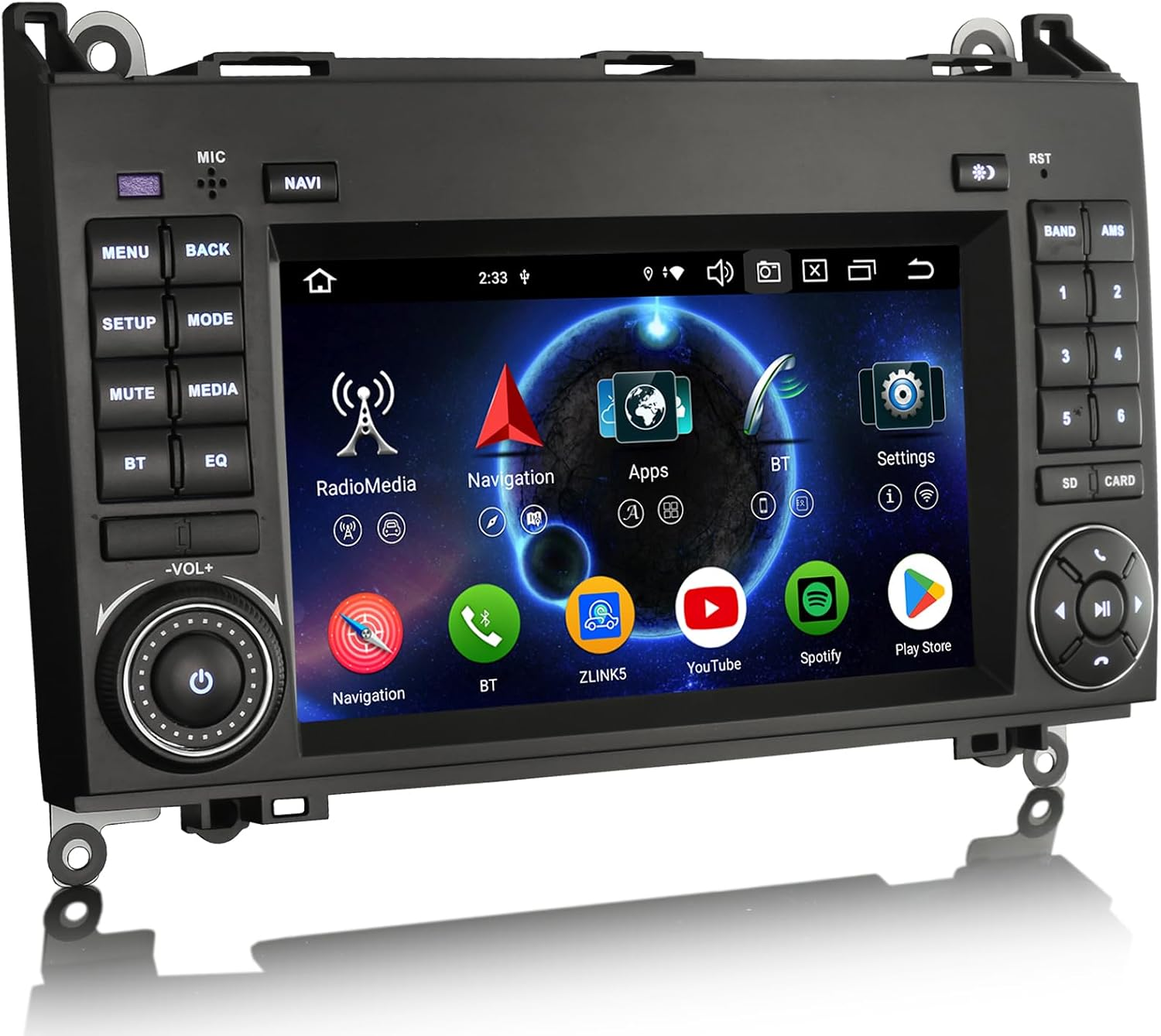 Un sistema multimediale per auto con touchscreen, pulsanti fisici e manopole su una console nera.