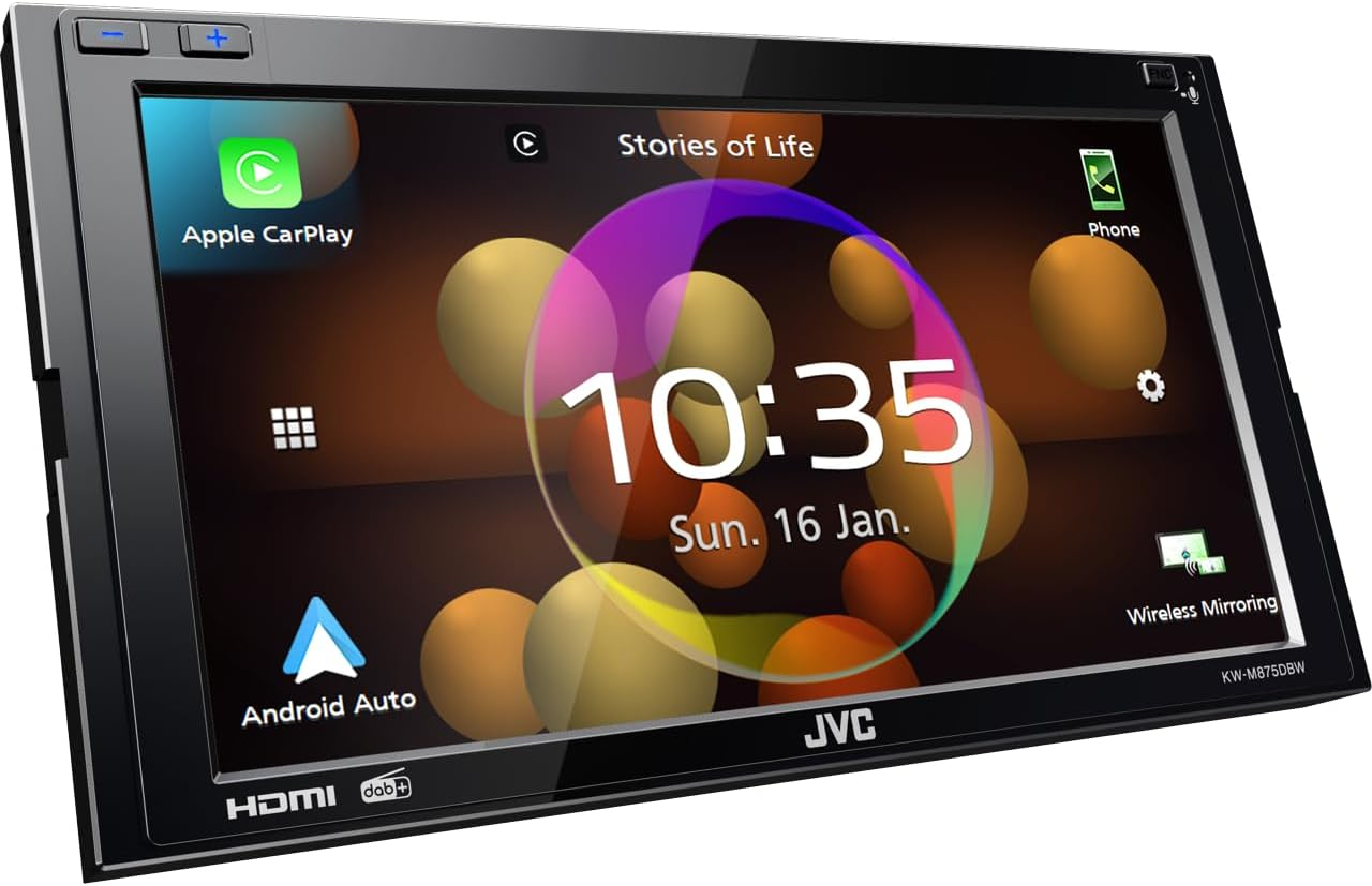 Un'autoradio JVC con touch screen mostra Apple CarPlay, Android Auto e l'ora 10:35.
