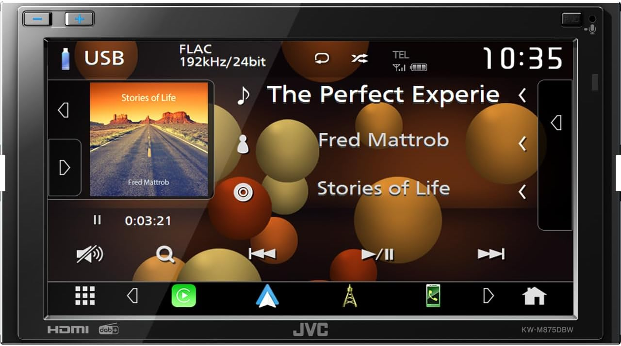 Uno schermo audio per auto JVC che mostra la riproduzione multimediale con copertina.