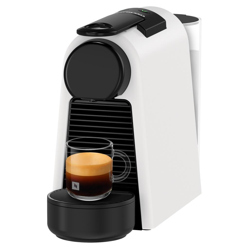 Siyah tepside taze espresso dolu şeffaf cam bardaklı modern beyaz ve siyah kahve makinesi.