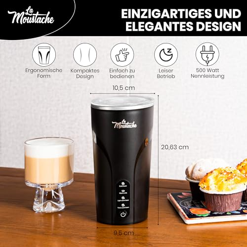 Espumador de leche negro con taza de café y magdalenas en mesa de madera, con medidas e iconos.