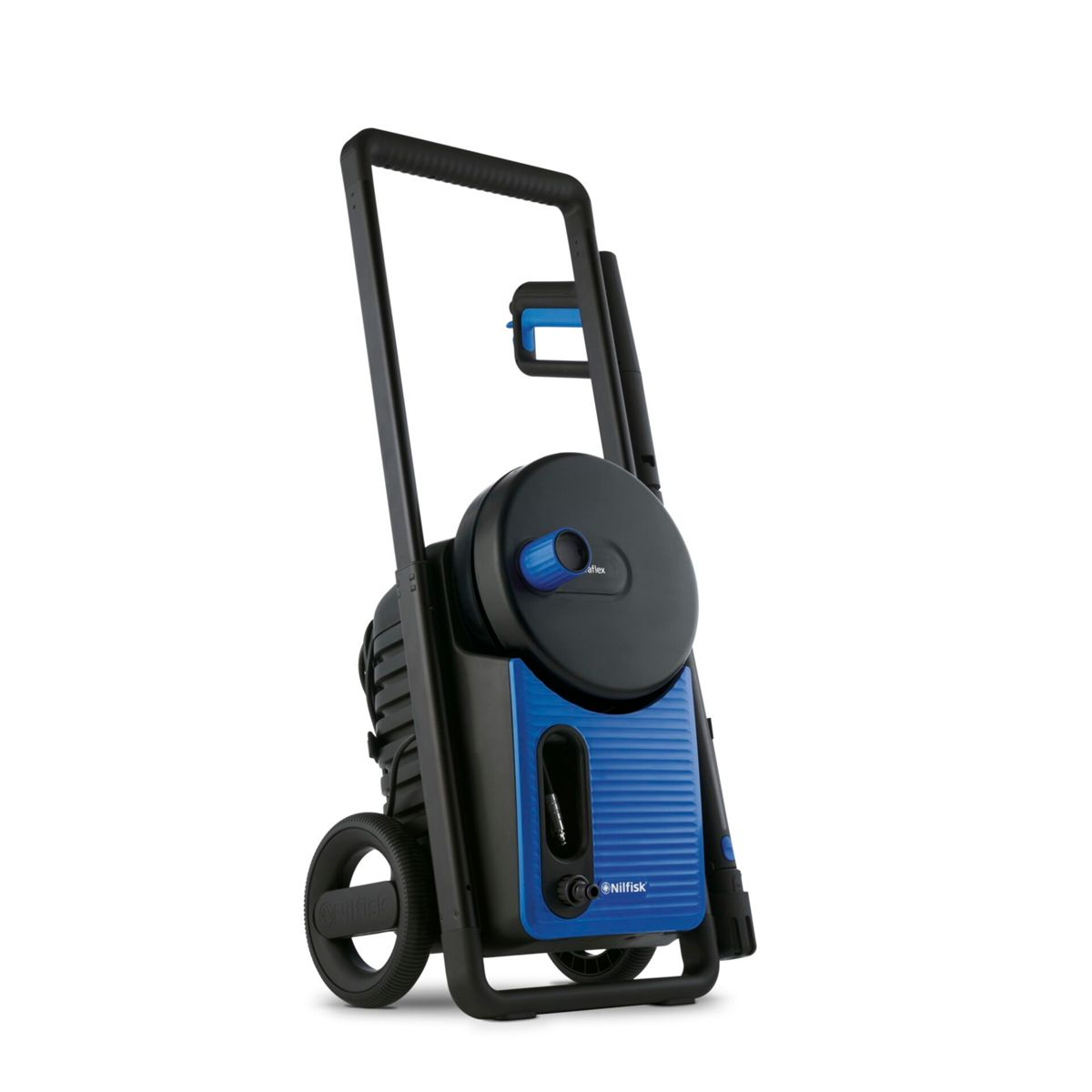 Idropulitrice Nilfisk blu e nera con ruote e manico su sfondo bianco.