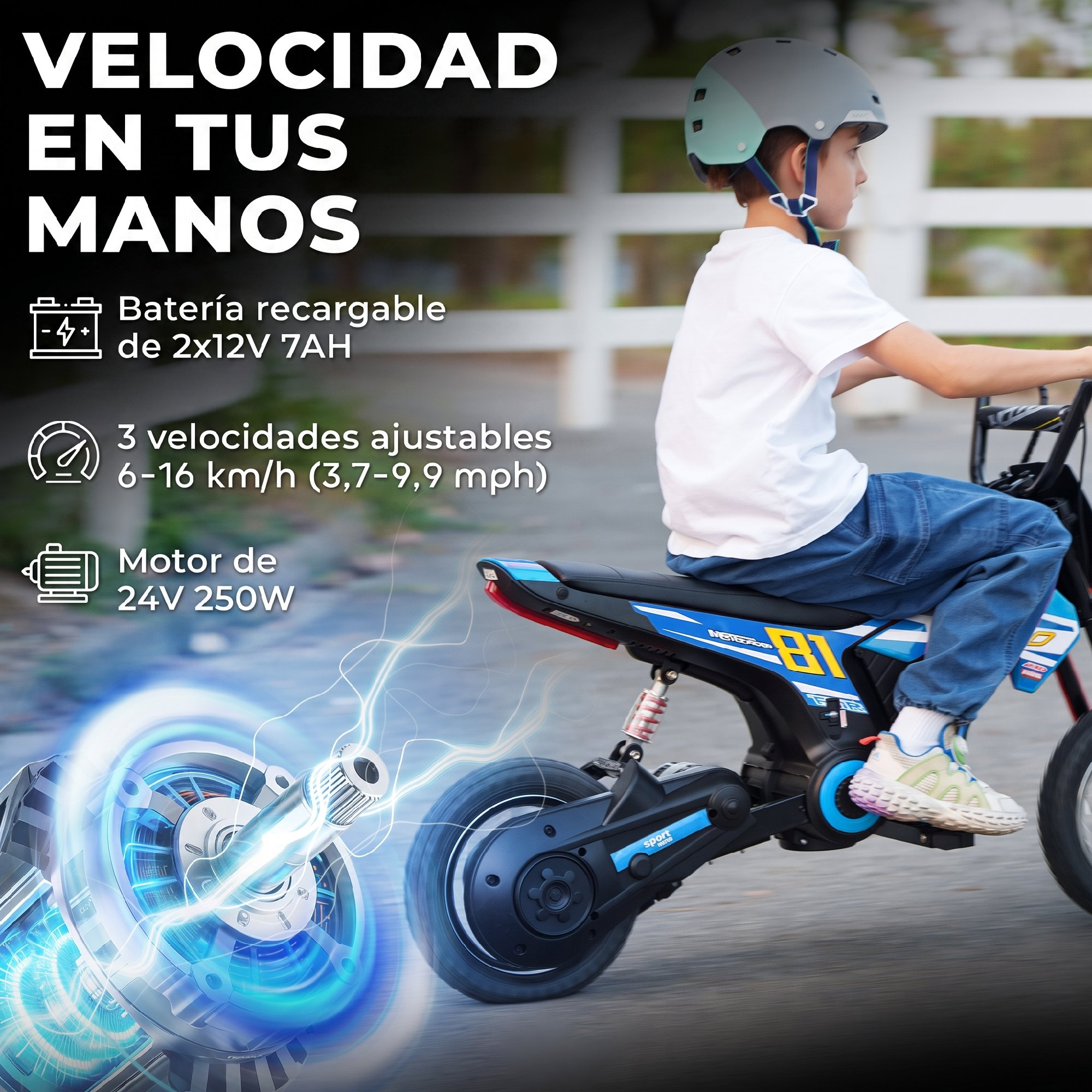 Un niño con casco conduce una moto eléctrica infantil azul y negra con detalles eléctricos.