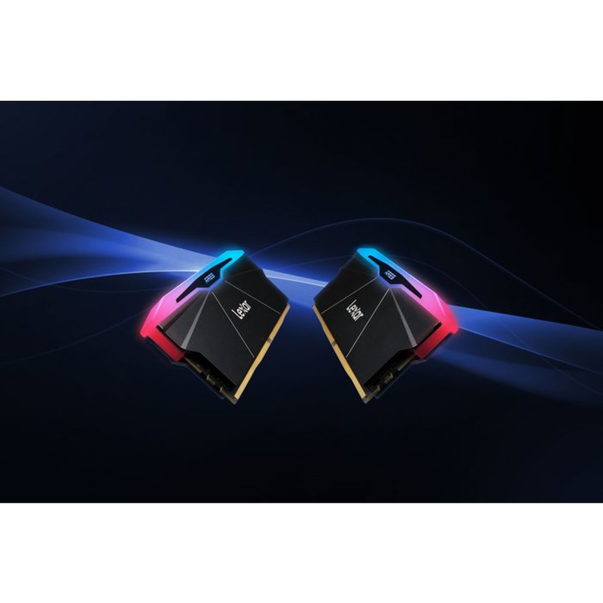 Due stick RAM Lexar neri con illuminazione RGB blu e rossa su sfondo blu con onde di luce.