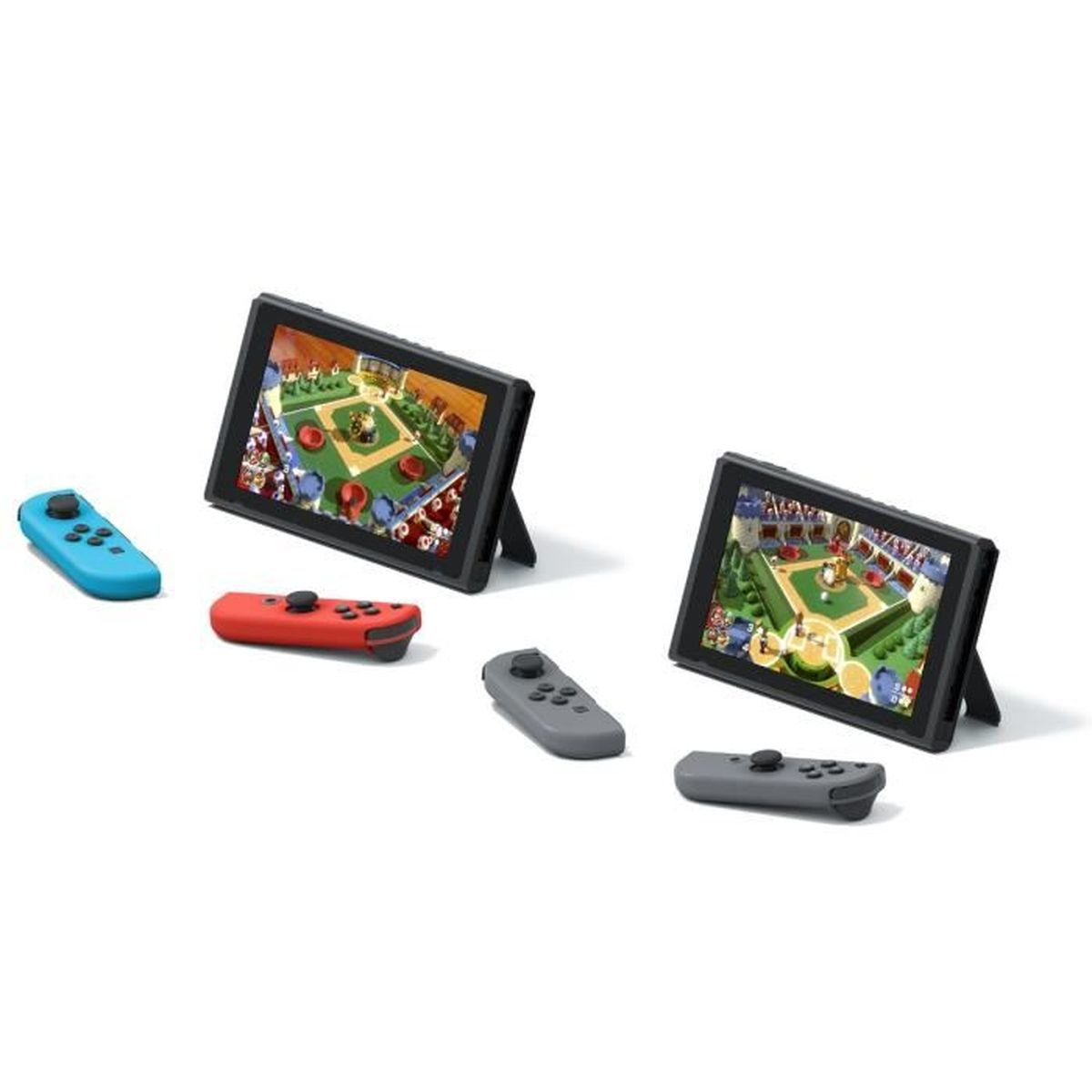 Due console Nintendo Switch con controller Joy-Con colorati su sfondo bianco.