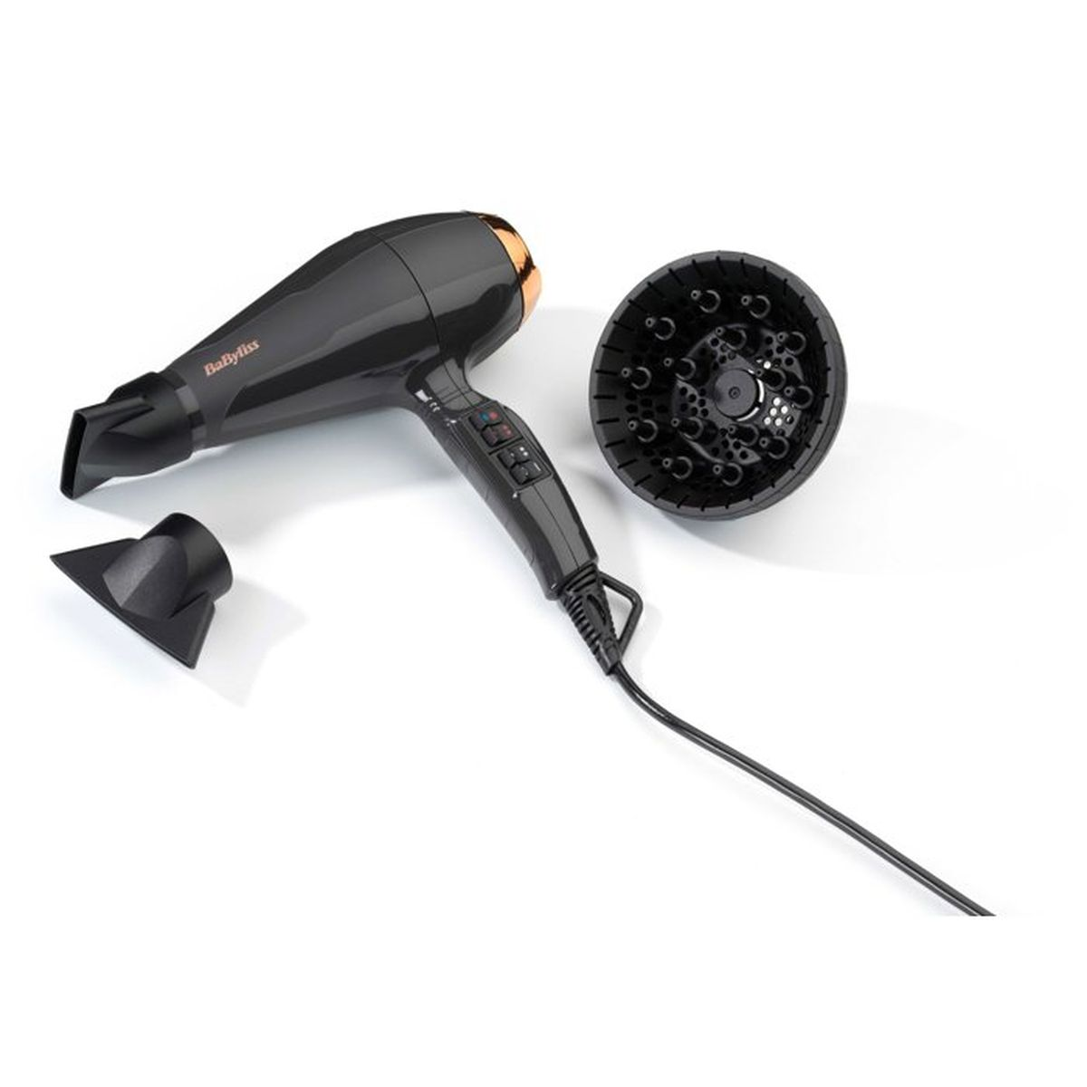 Un asciugacapelli BaByliss nero con dettagli in rame si trova su uno sfondo bianco con due accessori.