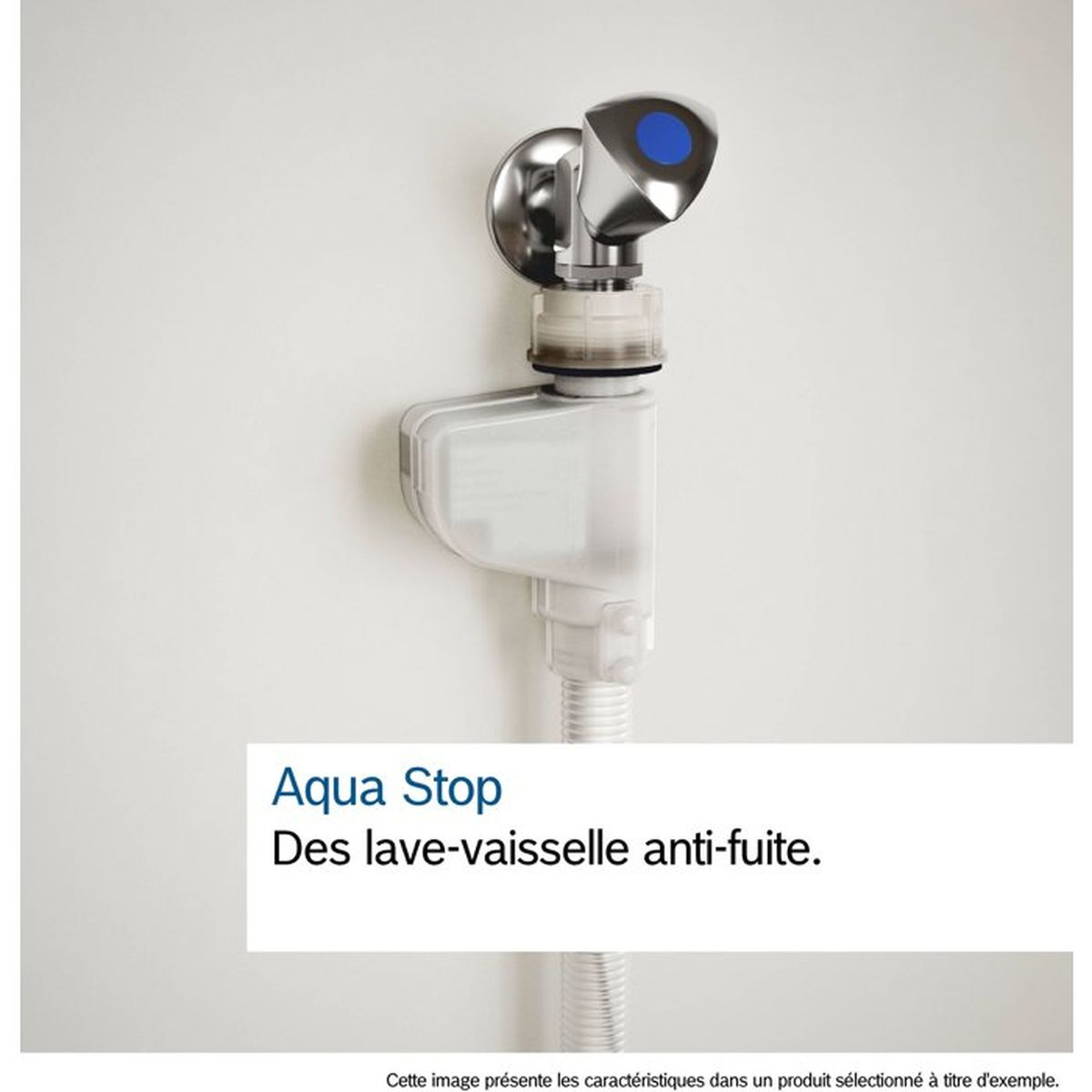 Una valvola di protezione dell'acqua Aqua Stop montata a parete, collegata a un tubo.