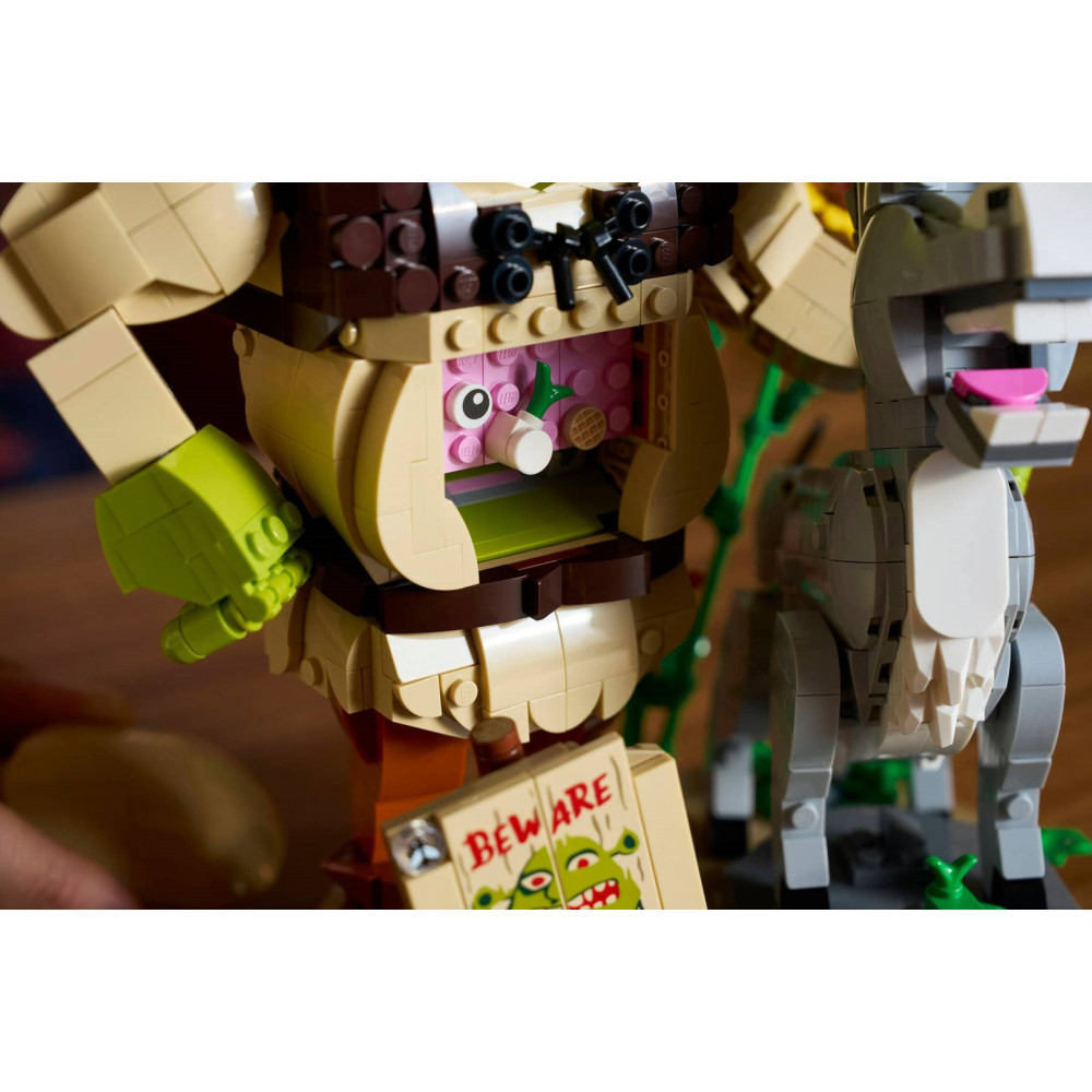 Figurki Lego Shrek i Osioł z otwartym brzuchem i tabliczką ostrzegawczą.