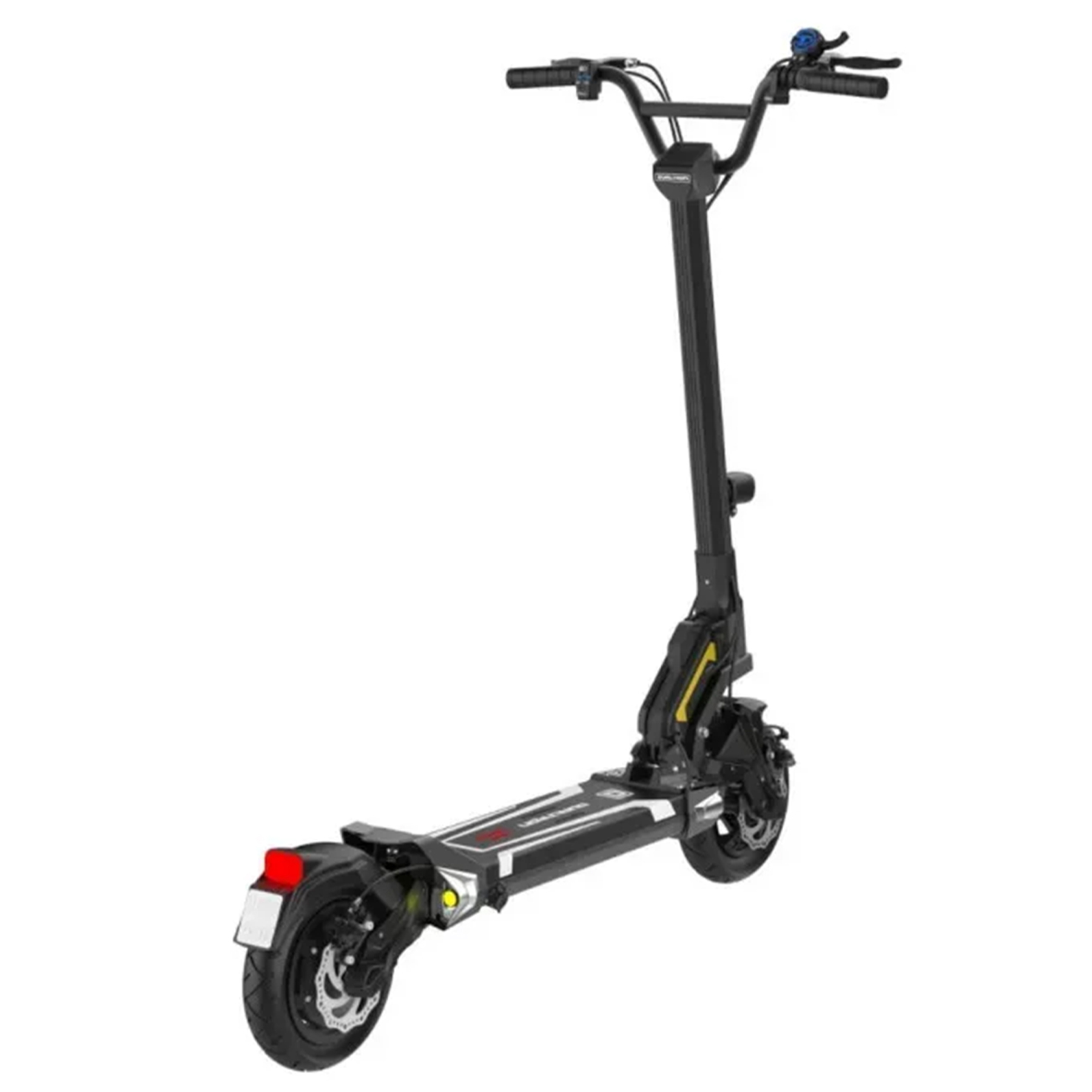 Beyaz arka planda geniş güverteli, gidonlu ve kırmızı stop lambalı modern siyah bir elektrikli scooter.
