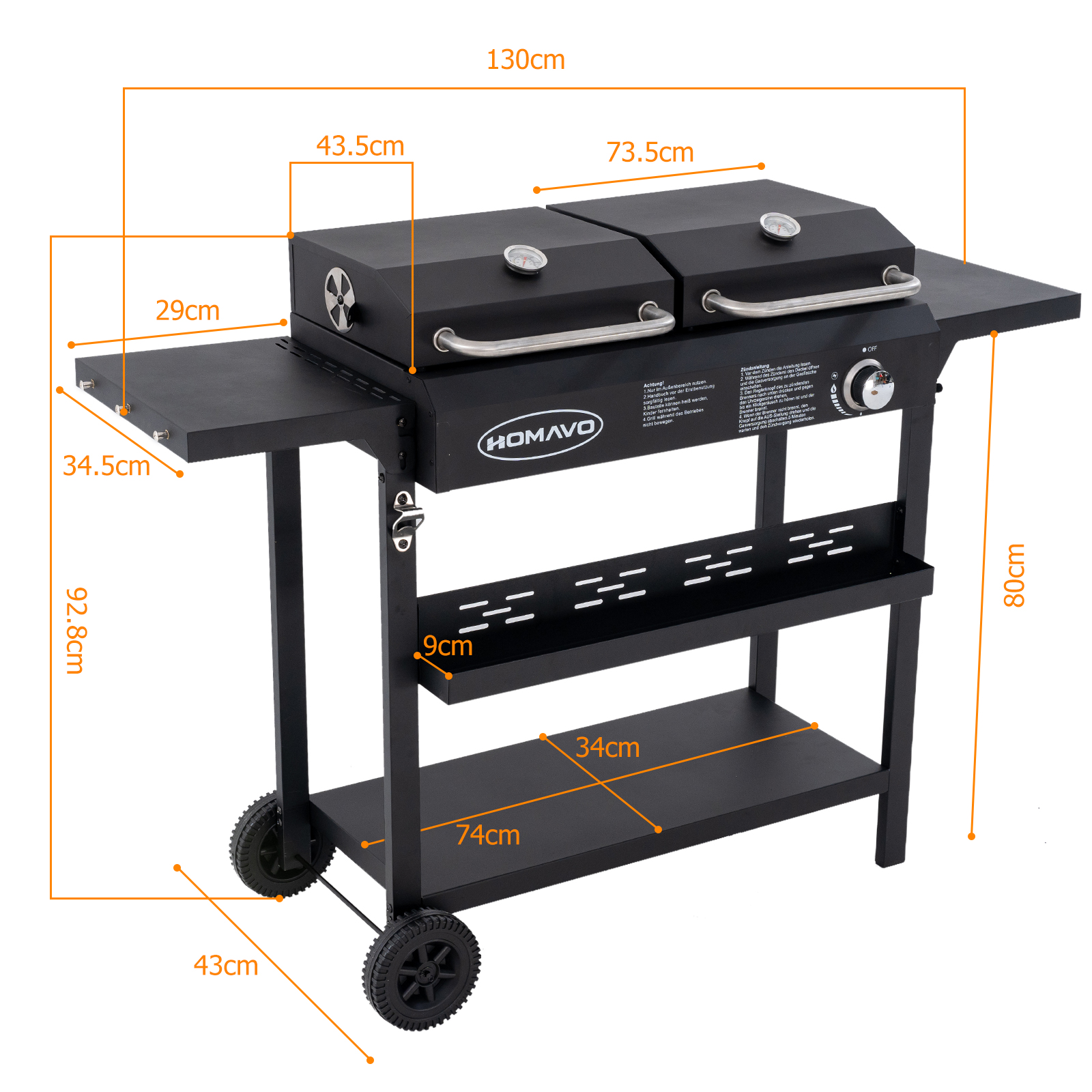 Schwarzer Gasgrill mit zwei Deckeln, Ablagen, Rädern und orangefarbenen Maßangaben.