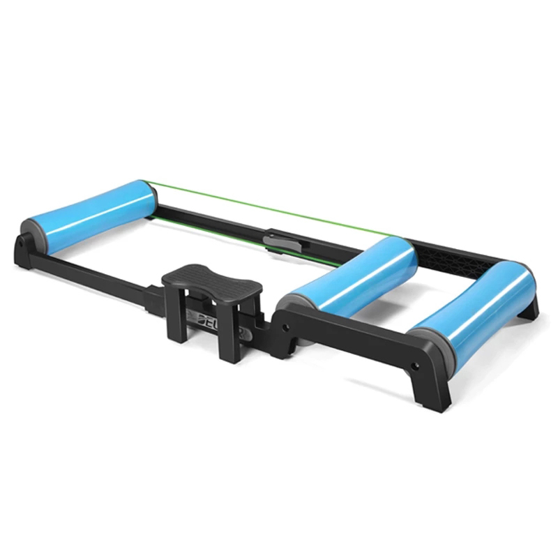 Un rodillo de entrenamiento para bicicleta negro con tres rodillos azules brillantes y una correa verde.
