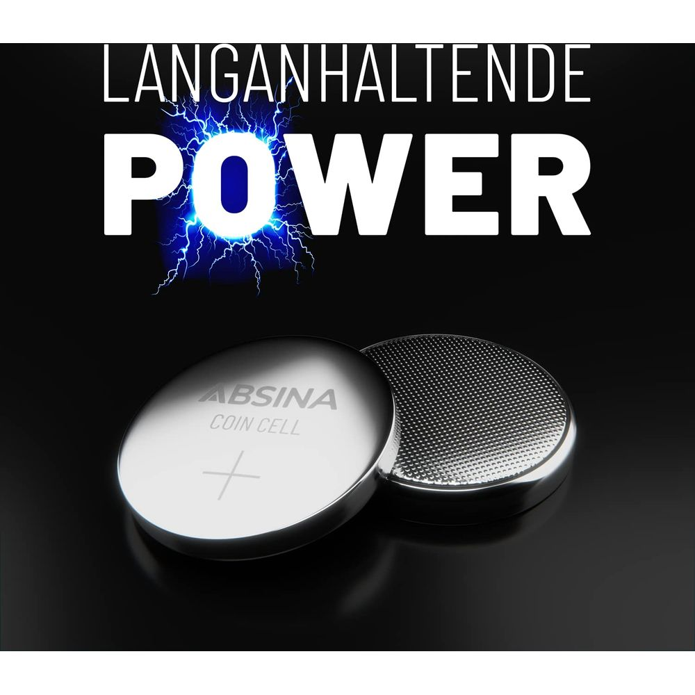 Due batterie a bottone argentee ABSINA su sfondo nero con scintille elettriche blu e il testo Langanhaltende Power.