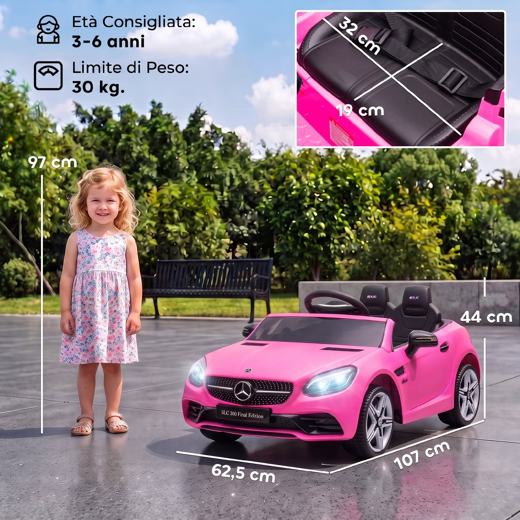 Bambina in piedi accanto a un'auto elettrica rosa per bambini con misure.