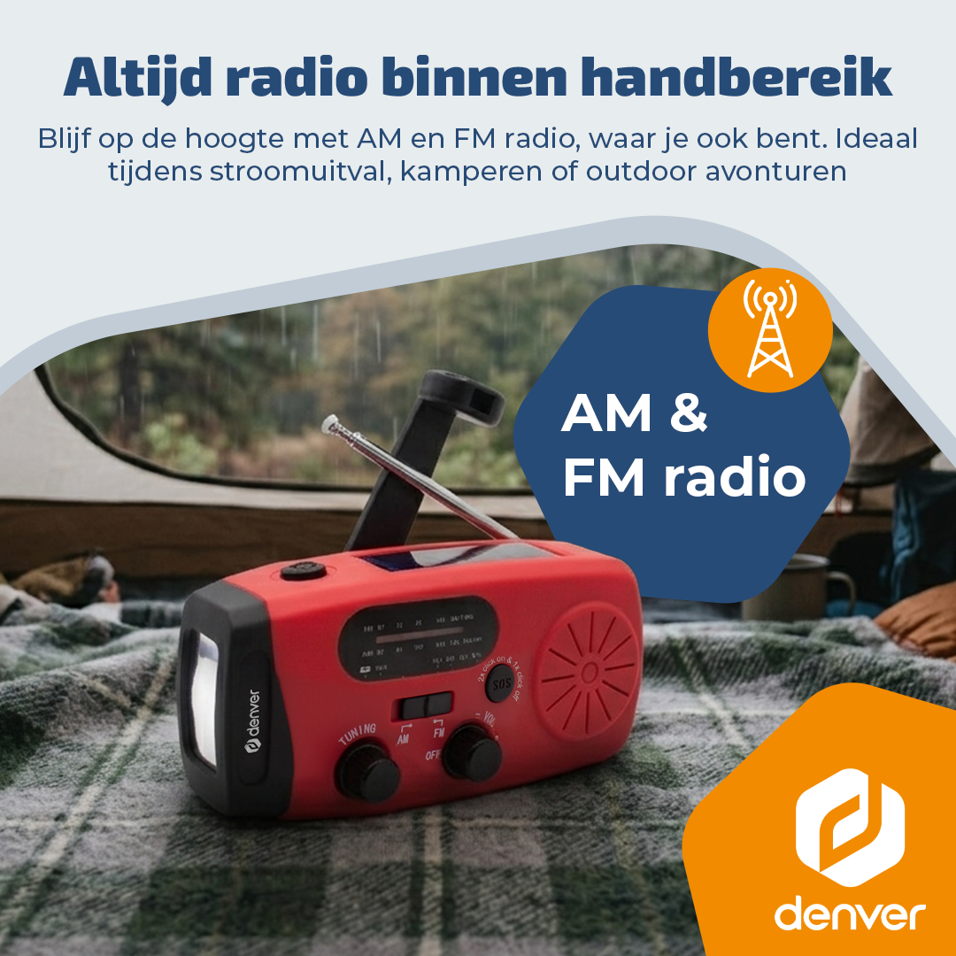 Ein rotes Notfall-AM/FM-Radio mit Kurbel liegt auf einer karierten Decke in einem Zelt.