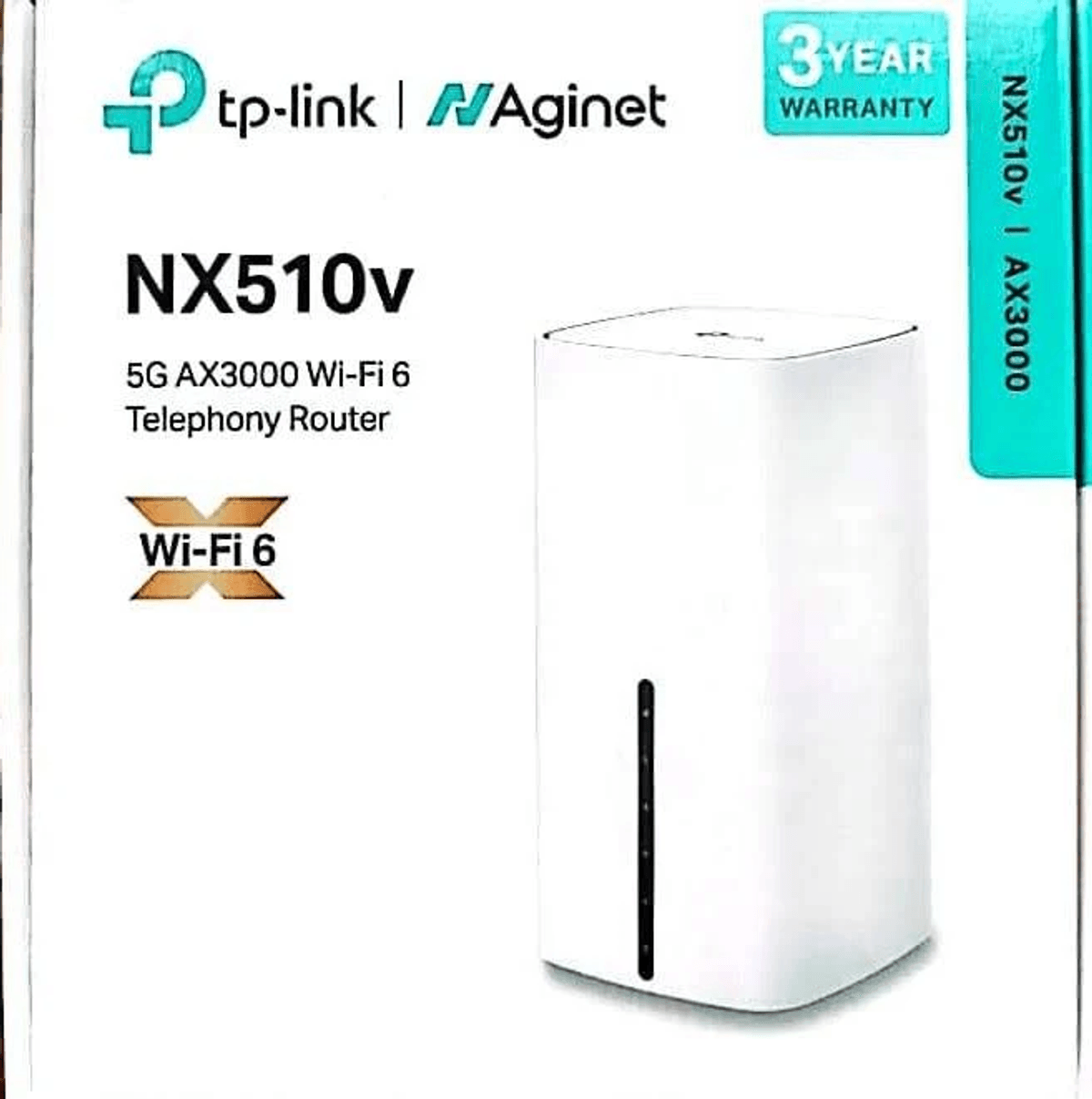 Verpackung des TP-Link Aginet NX510v 5G AX3000 Wi-Fi 6 Telephony Routers mit weißem Gerät und Branding.