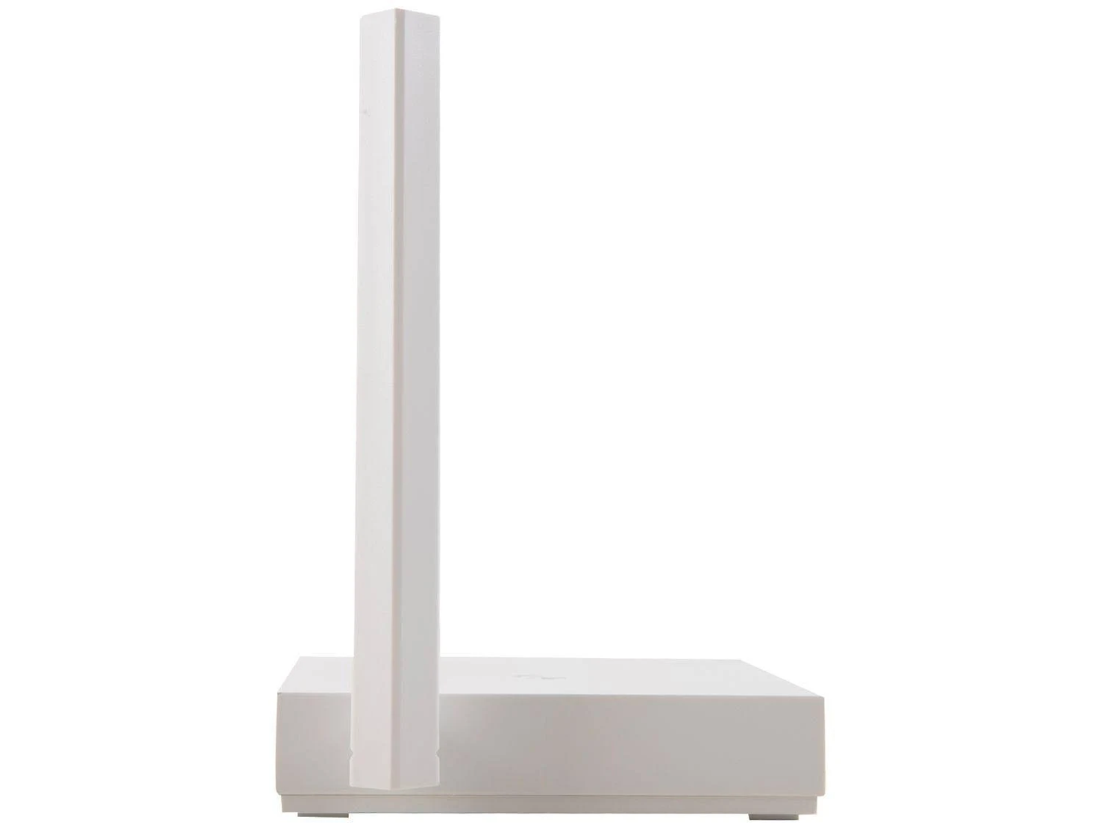 Ein weißer, vertikaler Router auf einer flachen Oberfläche vor weißem Hintergrund.