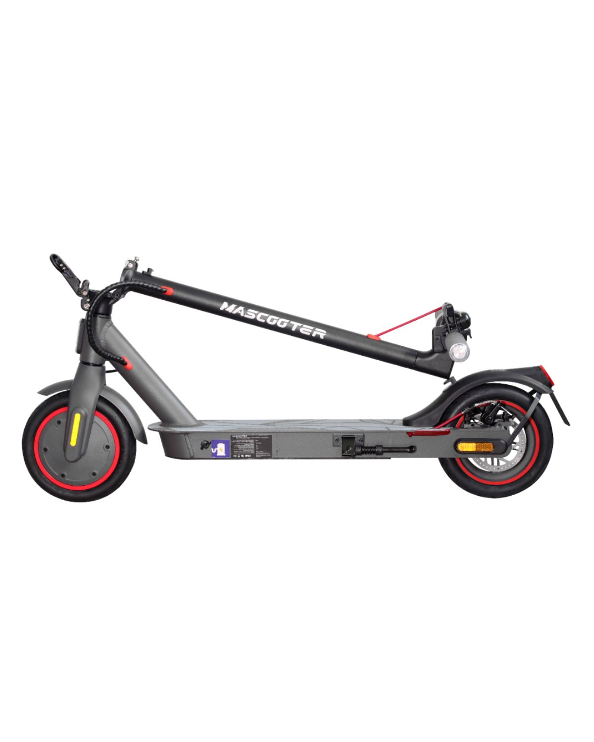 Un patinete eléctrico gris con llantas rojas sobre fondo blanco, con el manillar plegado.