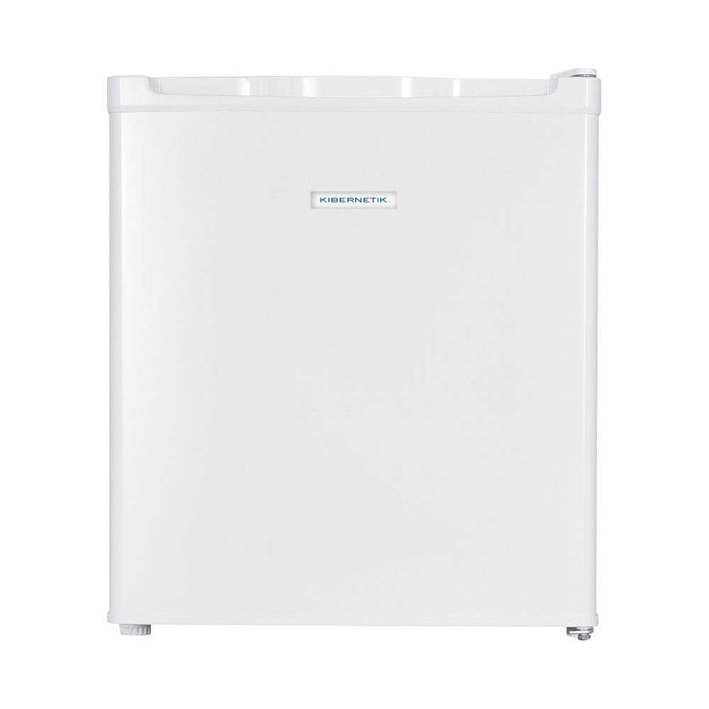 Un petit réfrigérateur Kibernetik blanc avec une porte fermée sur fond blanc.