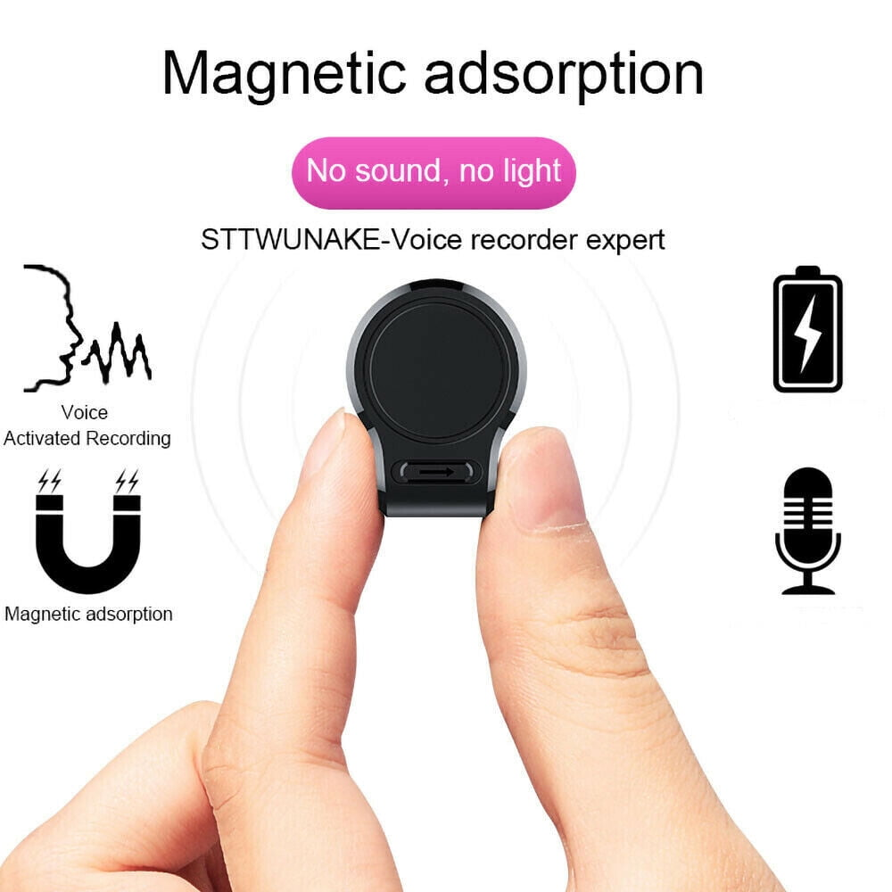 Finger halten kleinen schwarzen Stimmrekorder mit Magnethaftung.