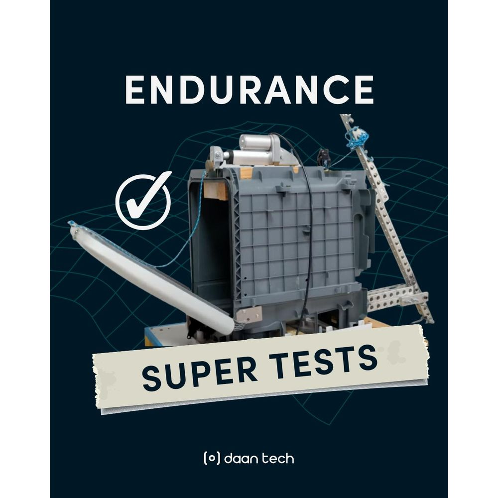 Un apparecchio grigio su sfondo blu con le scritte ENDURANCE e SUPER TESTS.