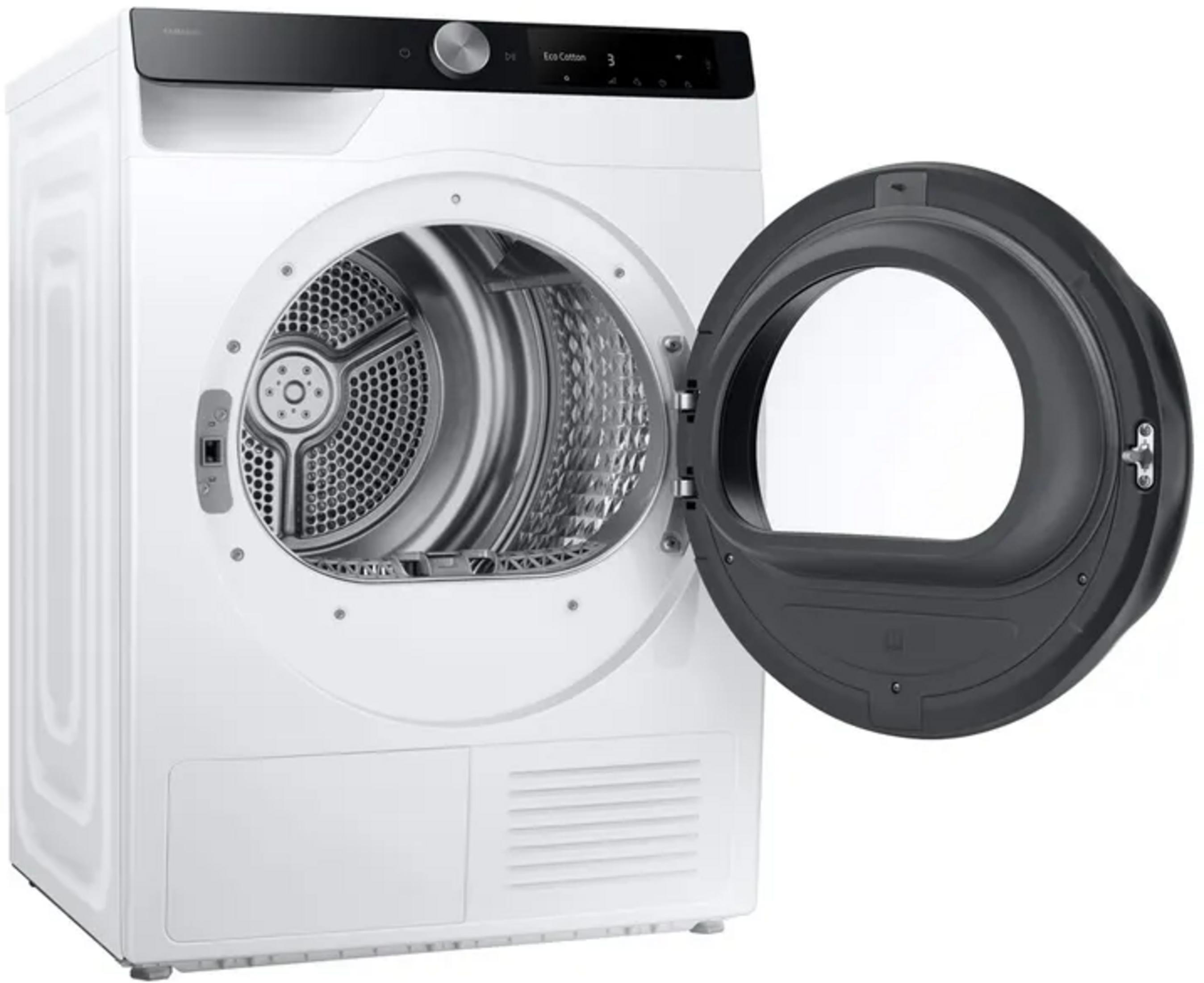 Un sèche-linge blanc avec sa porte en verre noir ouverte, montrant l'intérieur du tambour.