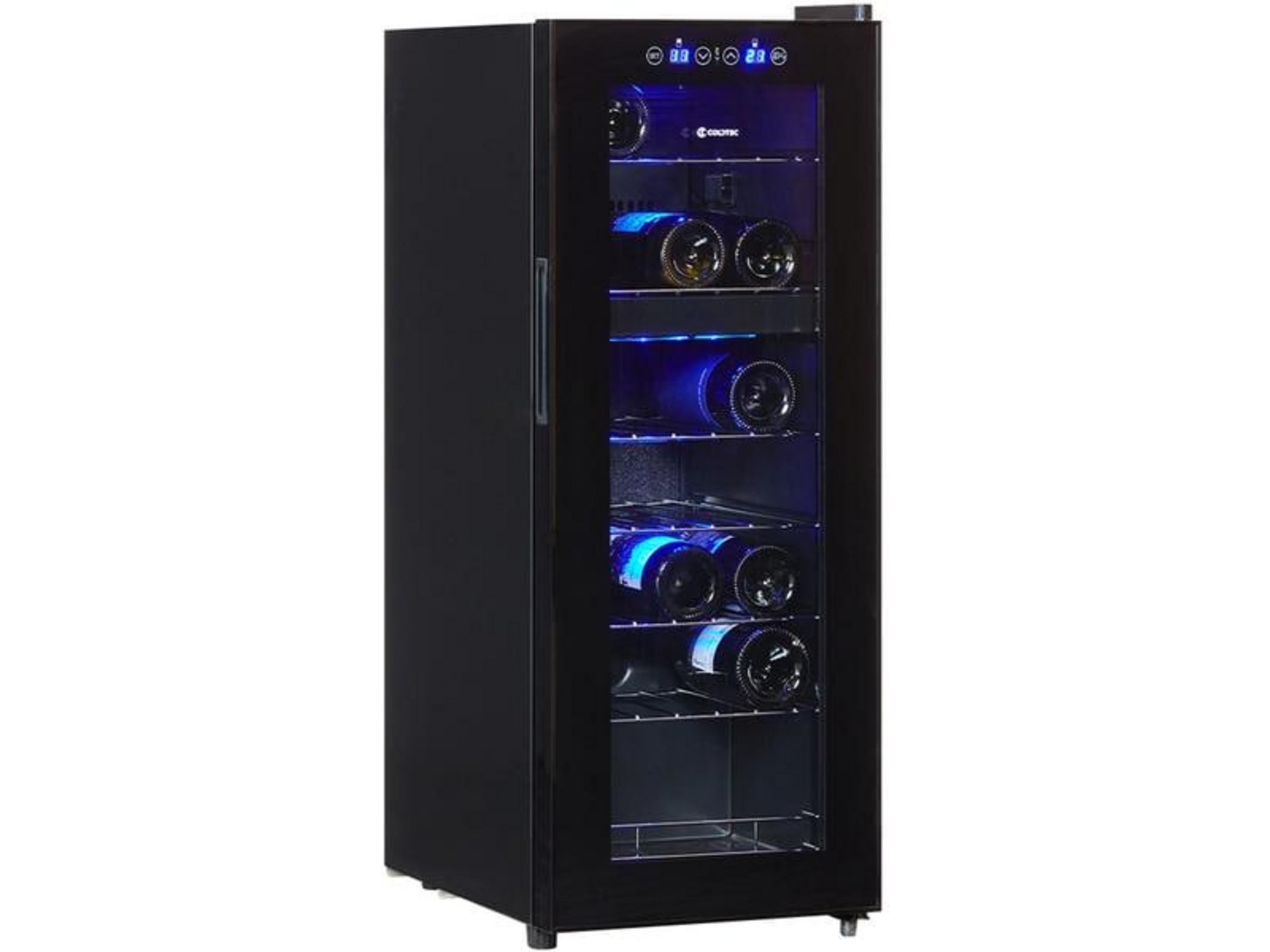 Cantinetta per vini nera con porta in vetro e illuminazione blu, piena di bottiglie.