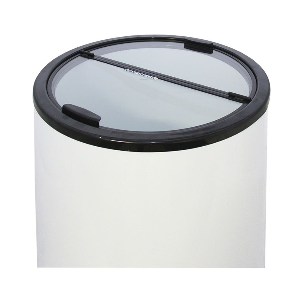 Raffreddatore di bevande rotondo bianco con bordo nero e coperchio di vetro diviso su sfondo neutro.