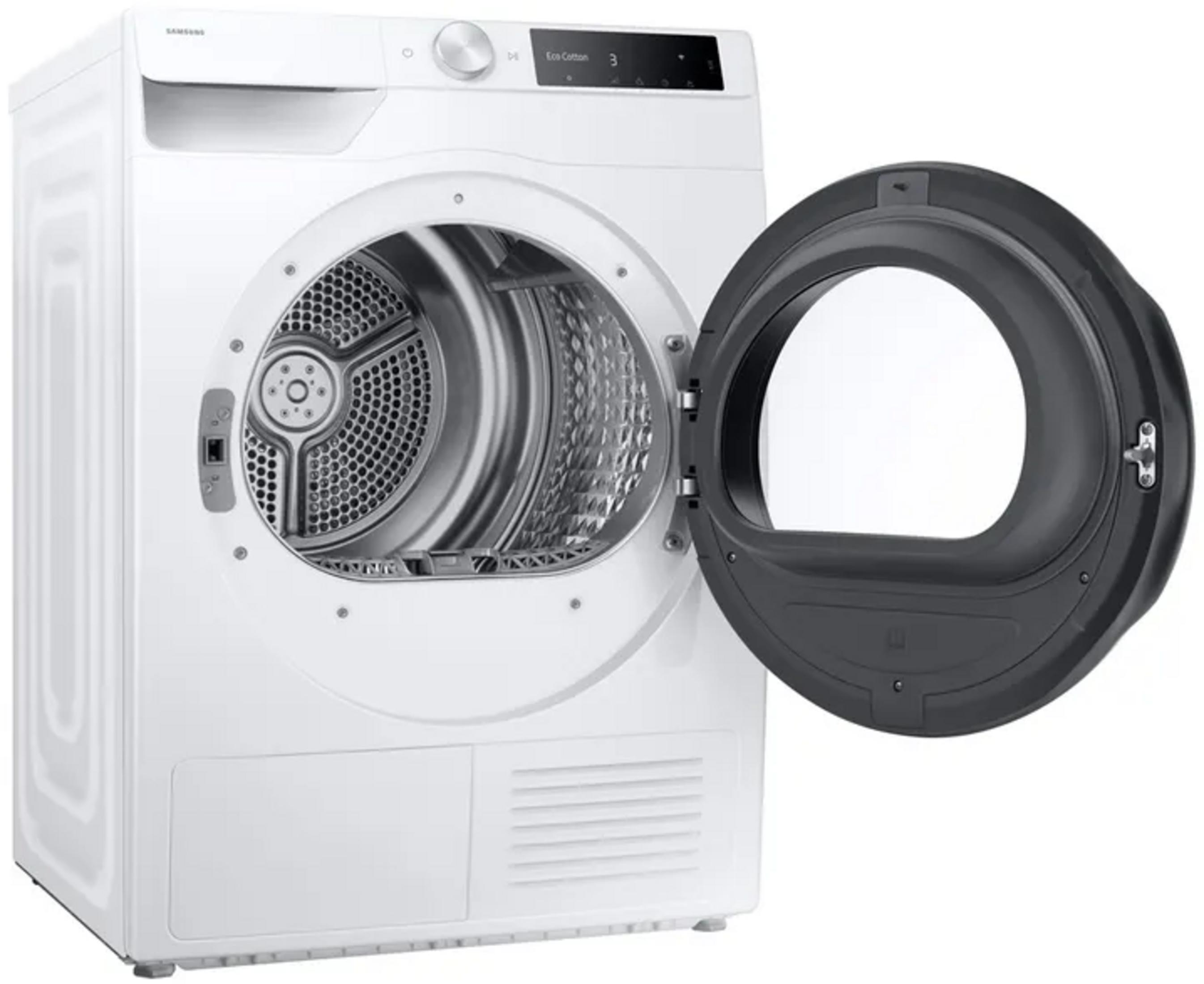 Un sèche-linge blanc avec sa grande porte gris foncé ouverte, révélant le tambour en acier inoxydable.