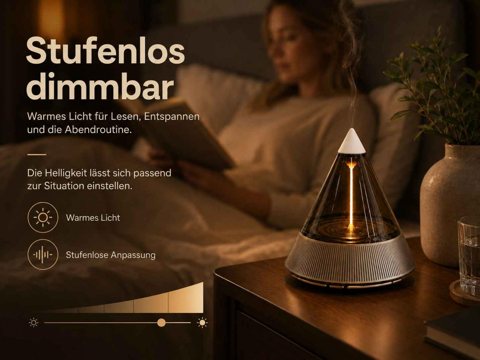 Eine kegelförmige Lampe auf einem Nachttisch, im Hintergrund liest eine Frau im Bett.