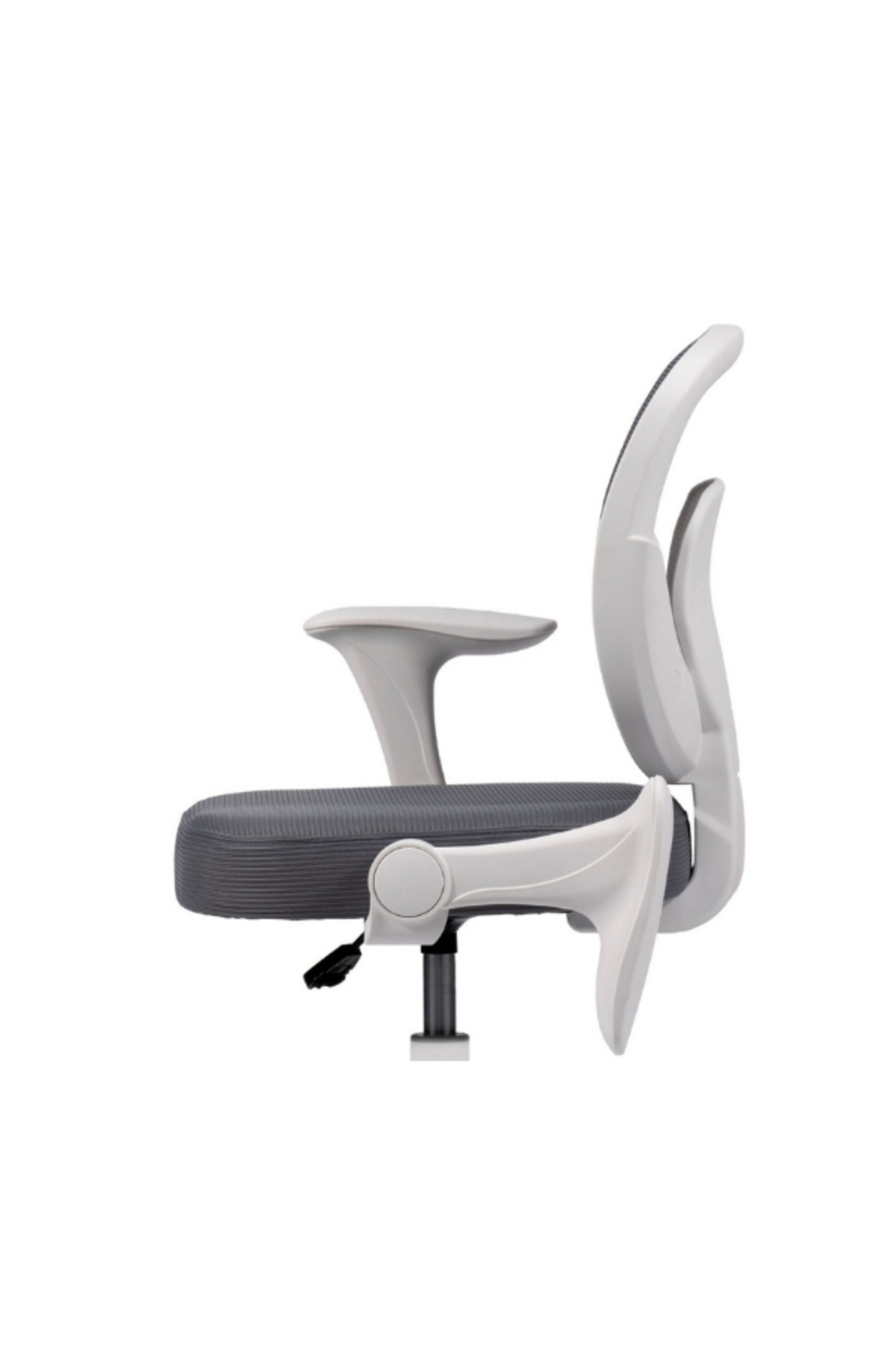 Beyaz cerceveli ve ergonomik sirt dayanakli gri ofis sandalyesinin yandaki gorunumu.