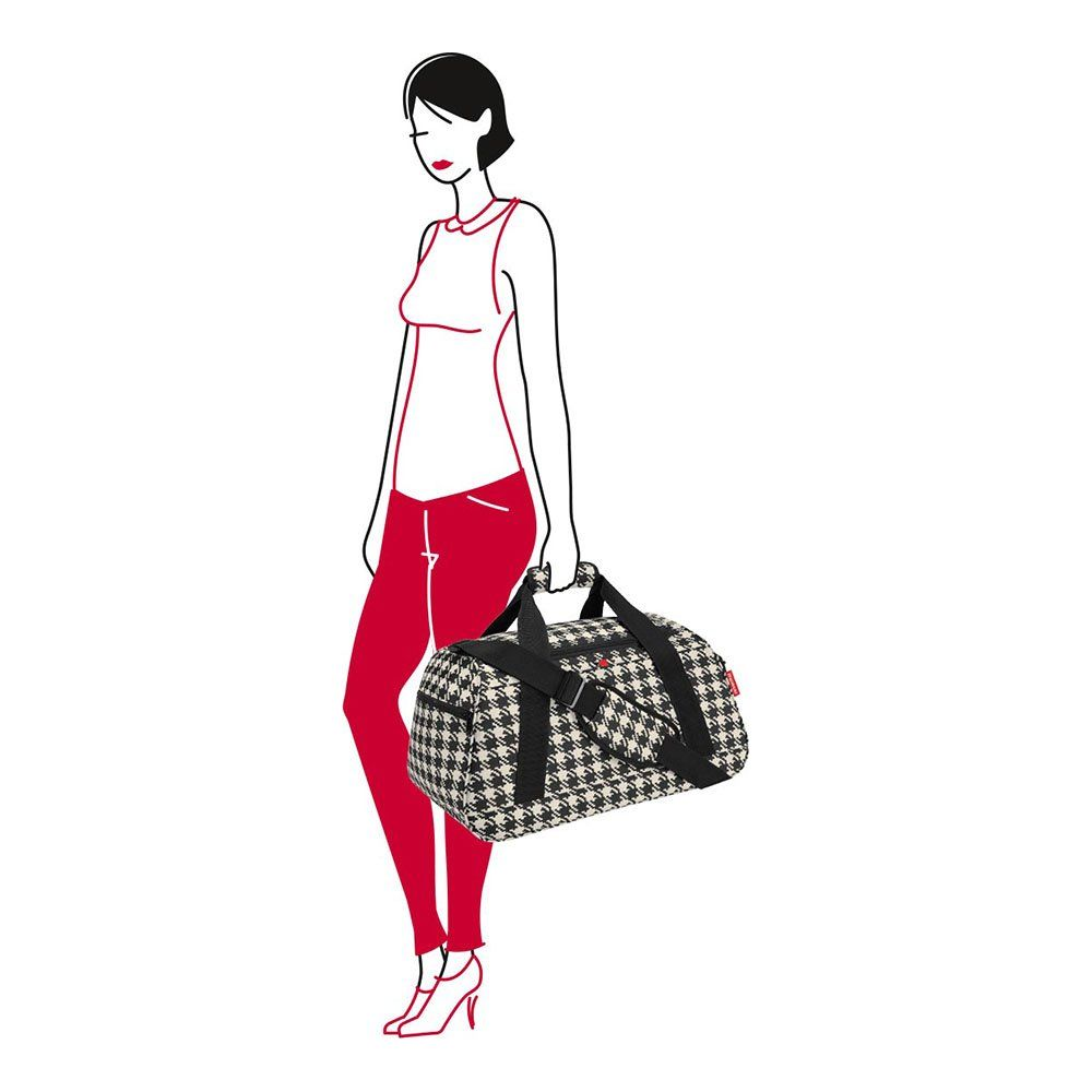 Illustration einer stilisierten Frau in Rot und Weiß, die eine schwarz-weiße, houndstooth-Muster-Reisetasche hält.