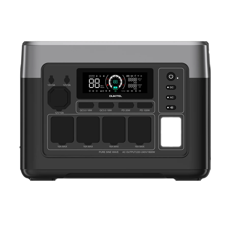 Estación de energía portátil con pantalla digital, varias tomas y puertos de carga en una carcasa negra.