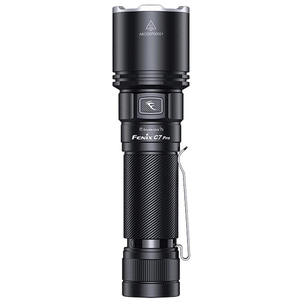 Una torcia nera Fenix C7 Pro con clip argentata su sfondo bianco.
