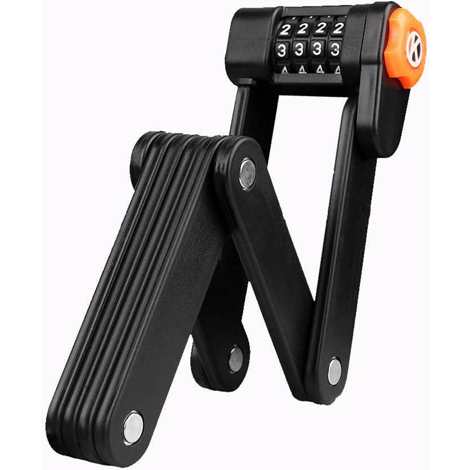 Ein schwarzes Faltschloss mit Zahlencode und orangem Knopf vor weißem Hintergrund.