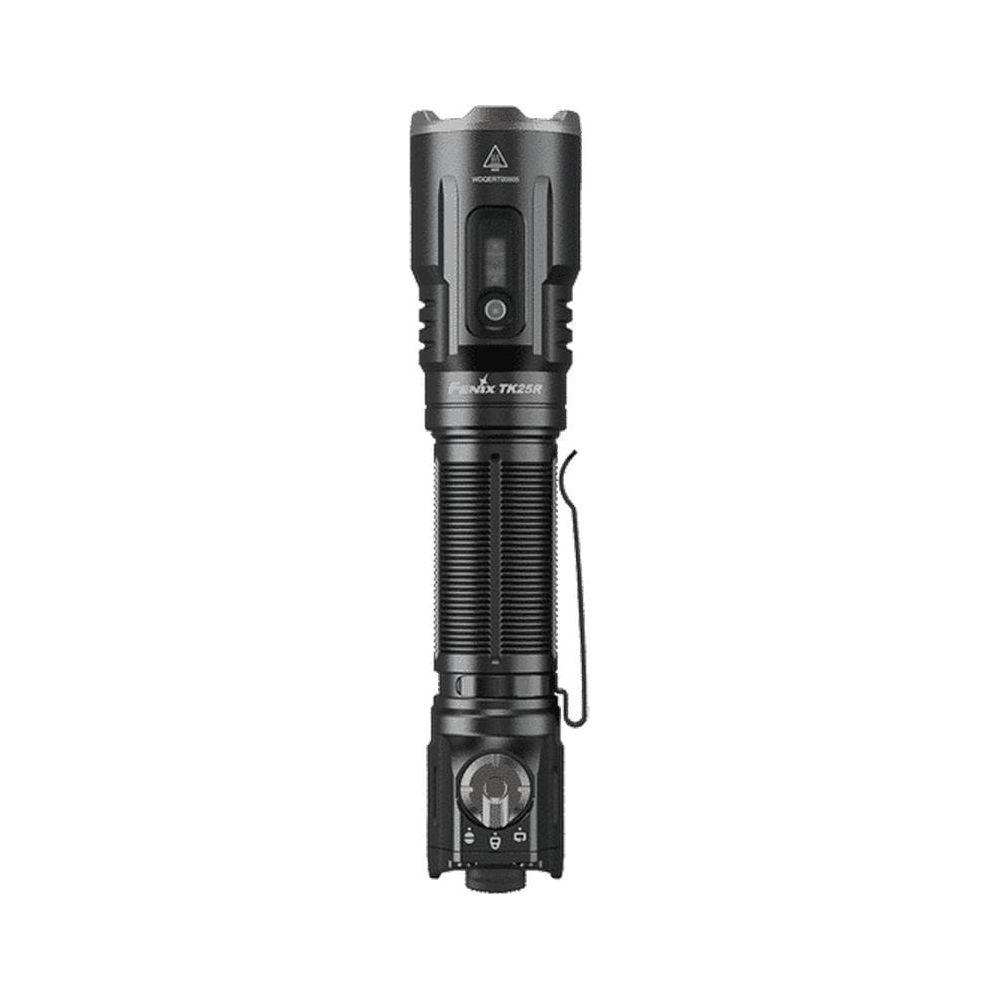 Une lampe torche tactique noire avec corps cannelé, clip latéral et logo sur fond blanc.
