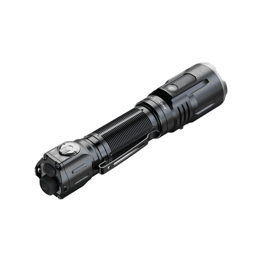 Lampe de poche LED noire avec corps rainuré et clip de poche sur fond blanc.