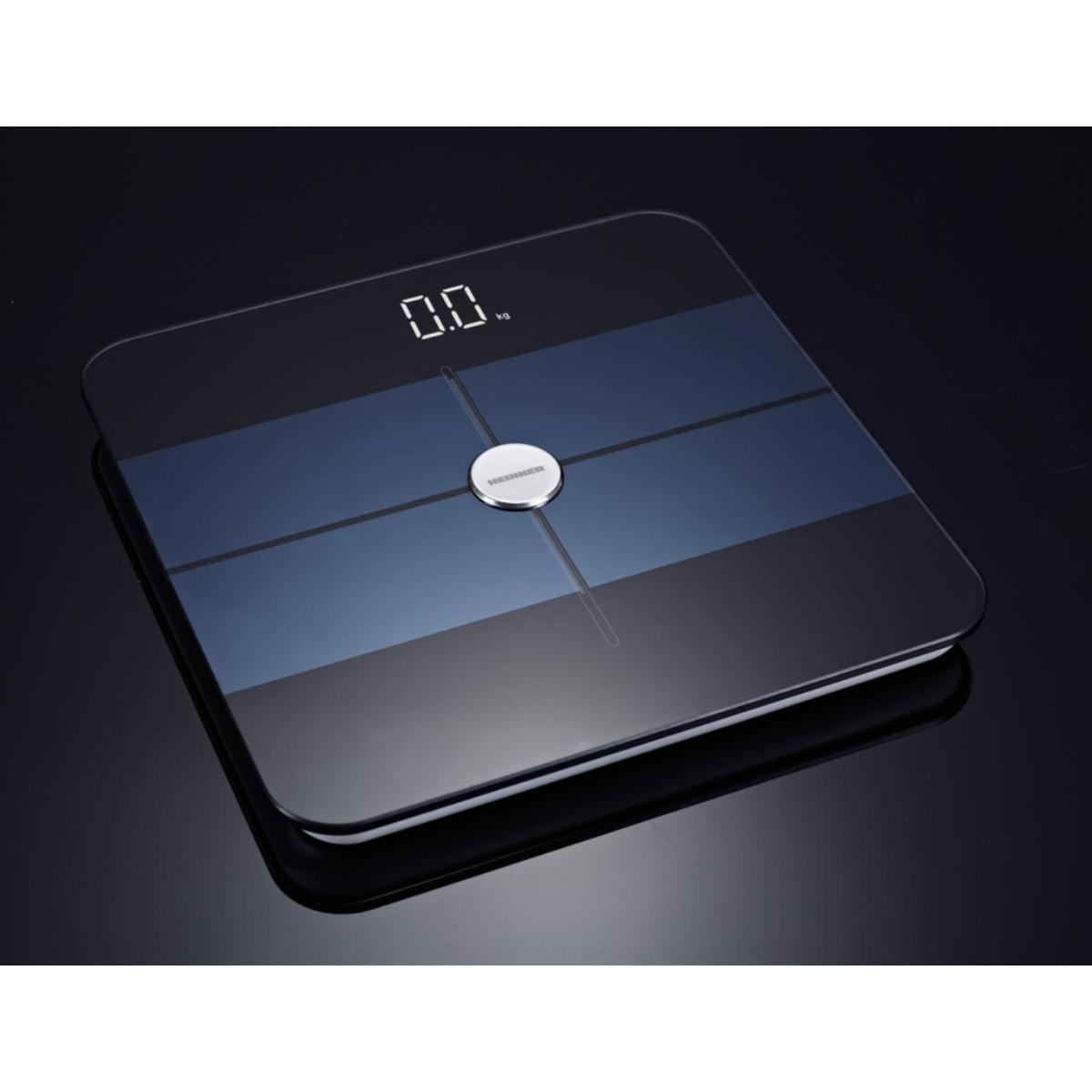 Eine schwarze und blaue Personenwaage mit digitaler Anzeige, die 0.0 kg anzeigt, auf dunklem Untergrund.