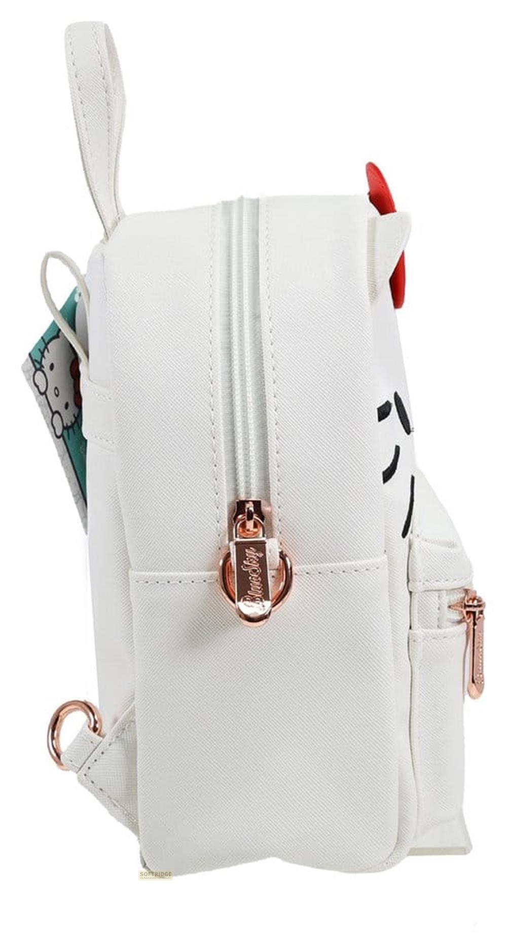 Seitenansicht eines weißen Rucksacks mit Reißverschlüssen und goldenen Akzenten.