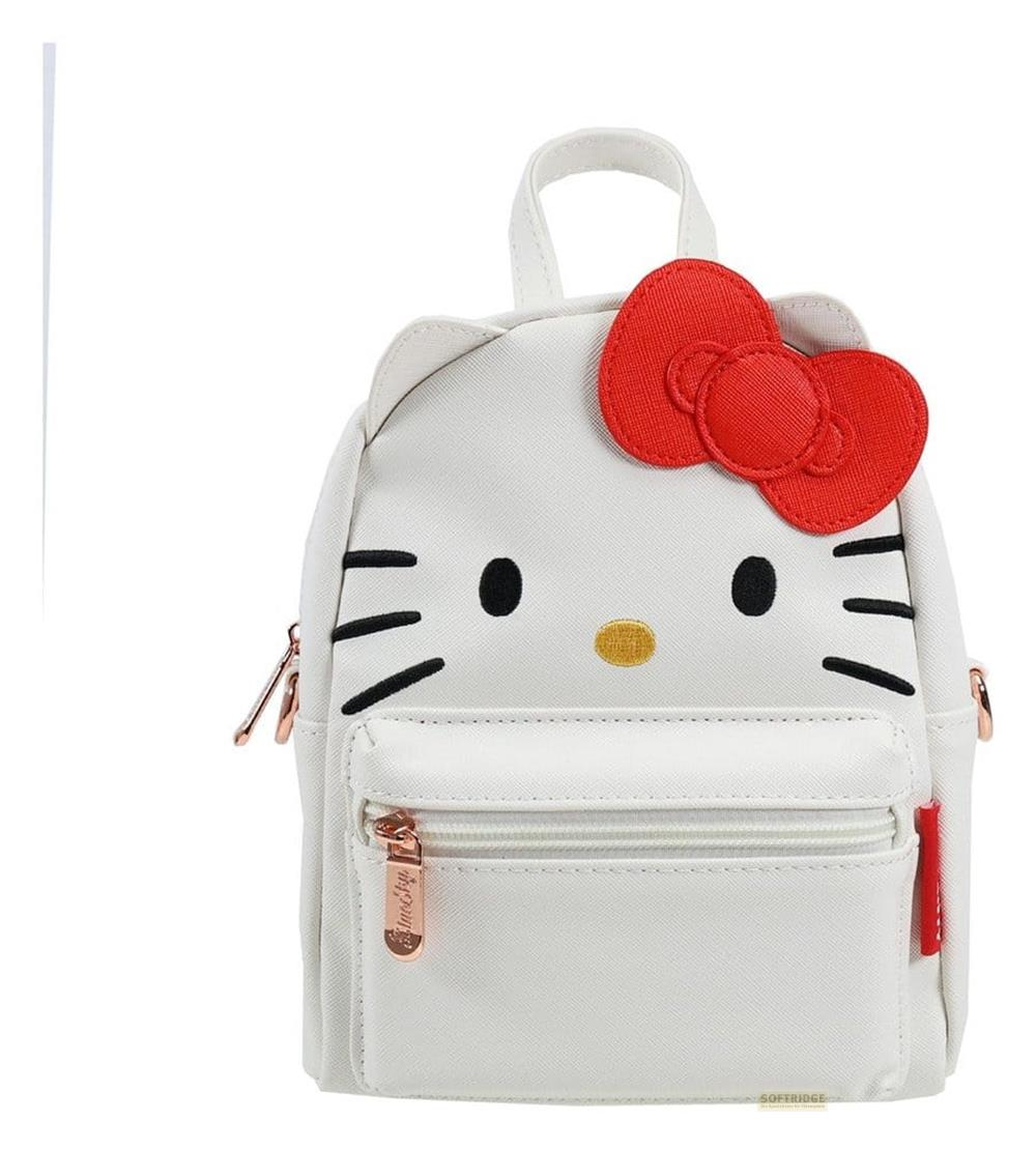 Ein weißer Hello Kitty Mini-Rucksack mit roten Schleifen-Details und goldfarbenen Akzenten vor weißem Hintergrund.