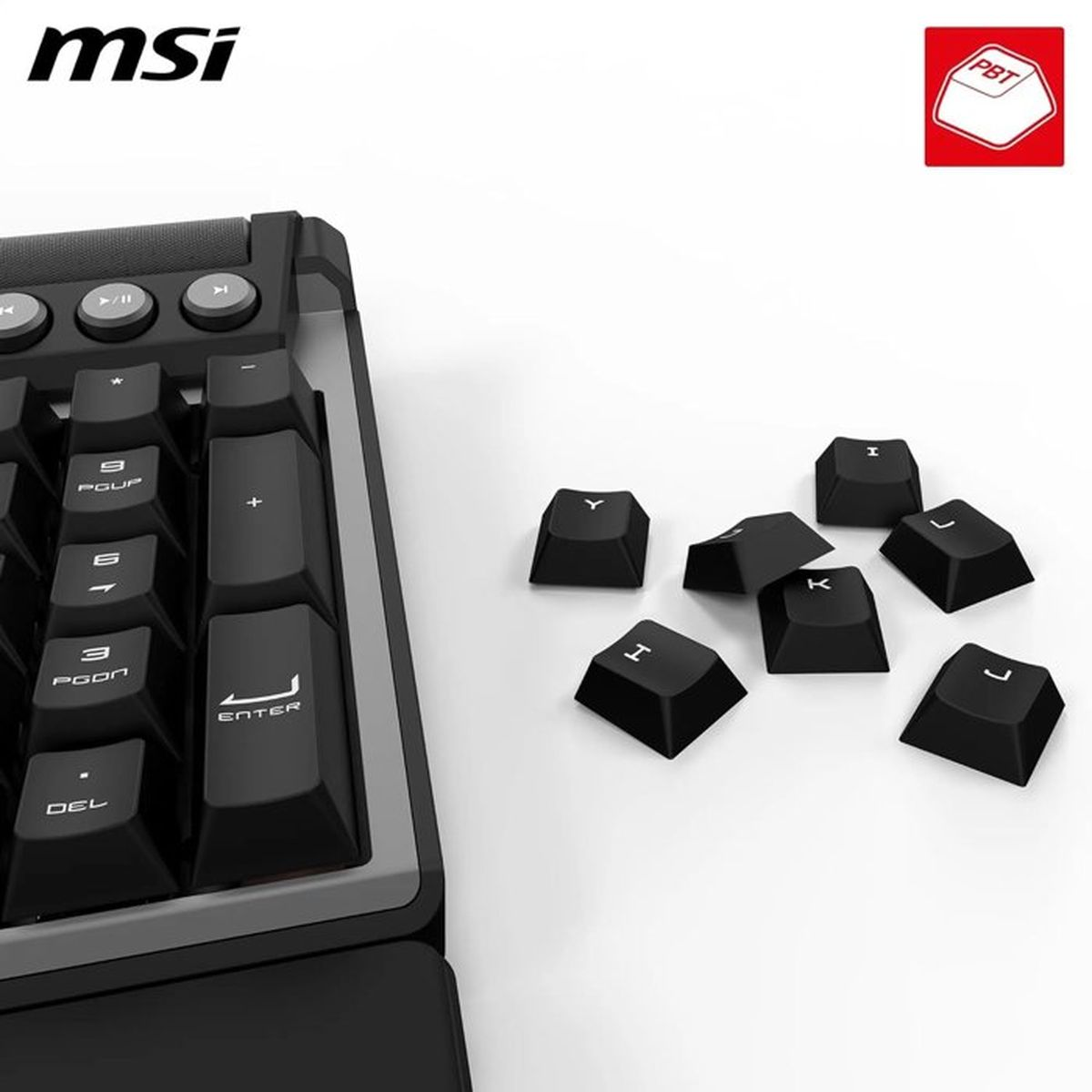 Schwarze MSI-Tastatur mit separaten PBT-Tastenkappen auf weißem Hintergrund.