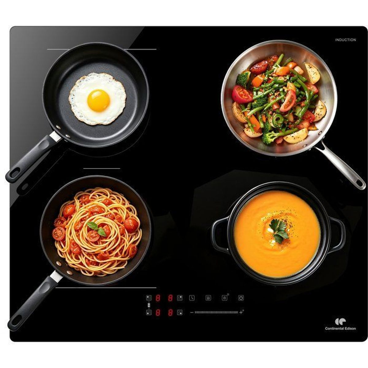 Ein Induktionskochfeld mit Pfannen, die ein Spiegelei, Gemüse, Spaghetti und Suppe enthalten.