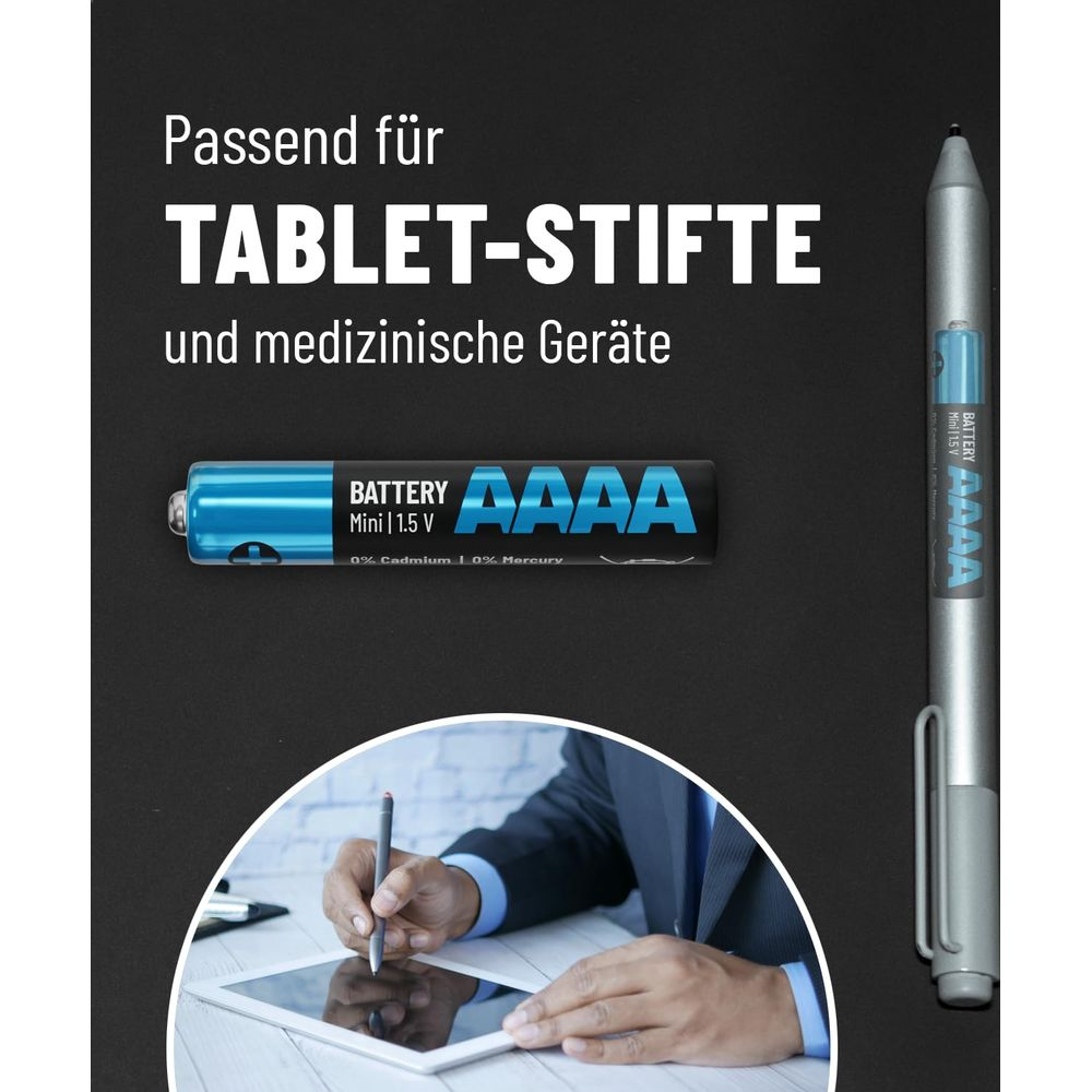 Eine AAAA-Batterie, ein Tablet-Stift und ein Bild von jemandem, der mit dem Stift auf einem Tablet schreibt.
