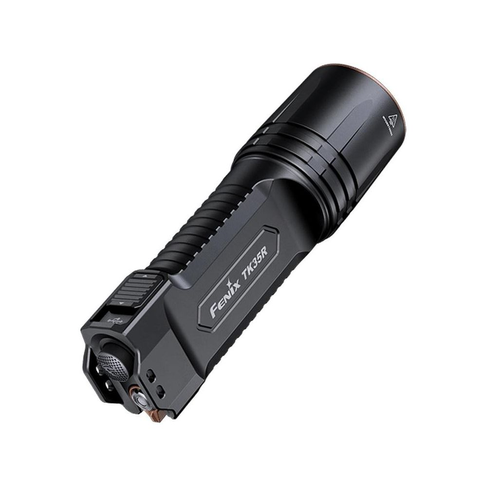 Una torcia nera Fenix TK35R con corpo piatto e porta USB sul retro.