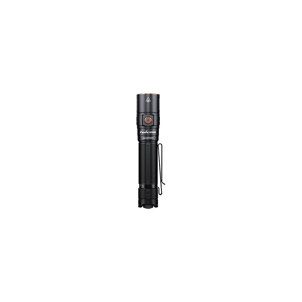 Torcia LED nera con clip, scritta bianca e dettaglio dorato sulla testa su sfondo bianco.